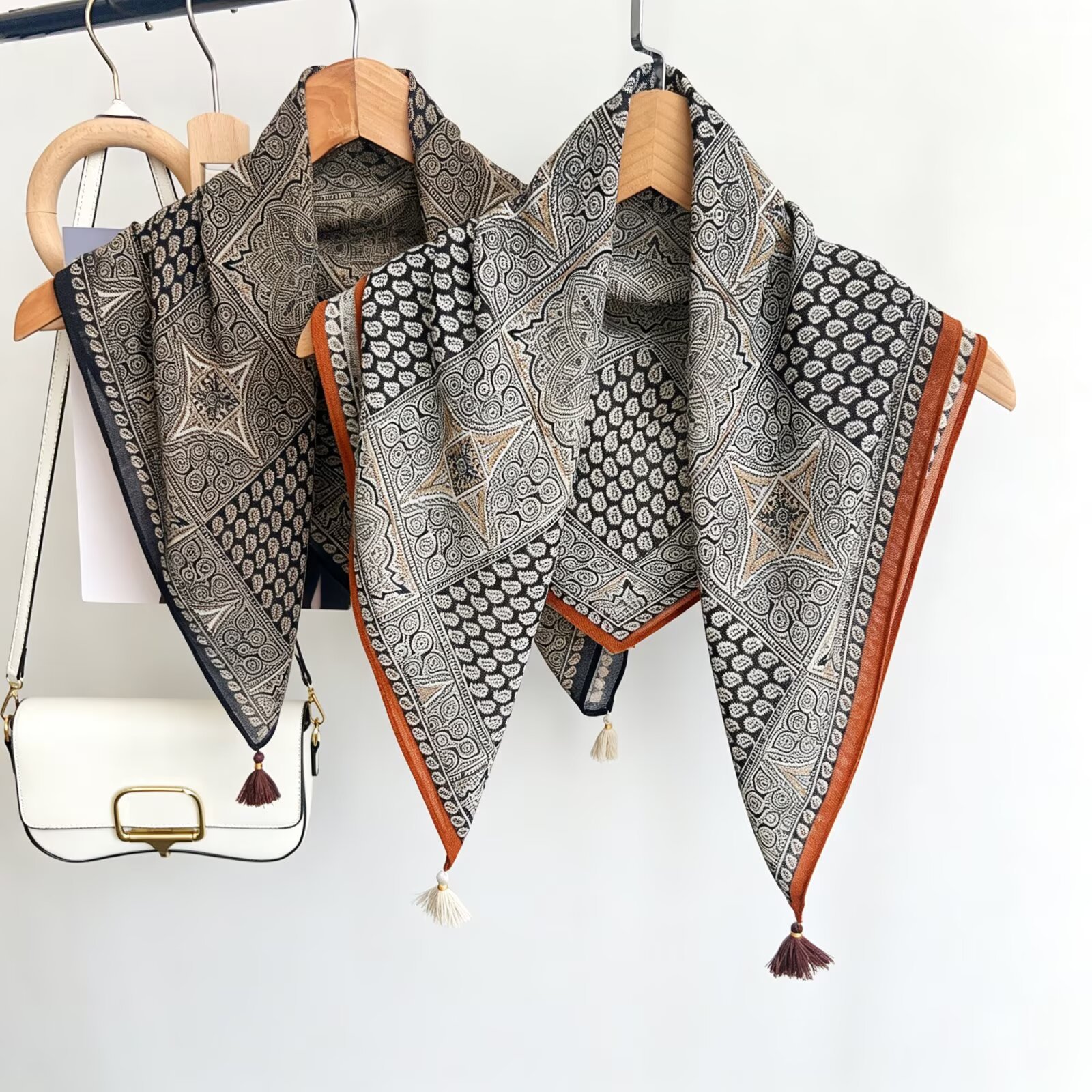Tassel-trimmed Triangular Scarf Decoration photo 1