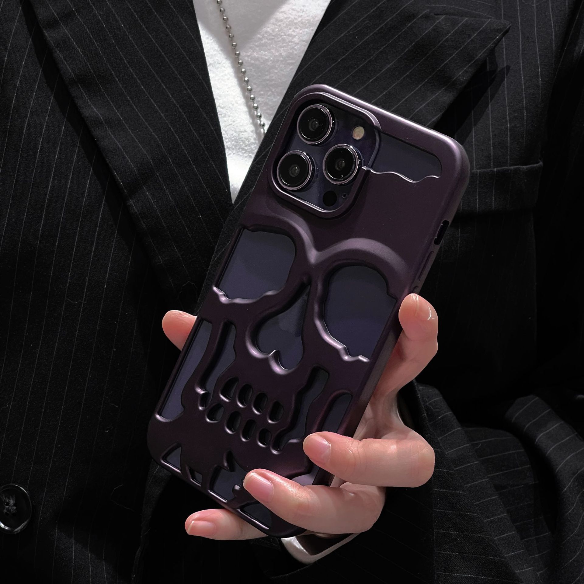 Skull-pattern Matte Hollowed-out Protective Case For 17 Pro Max photo 2