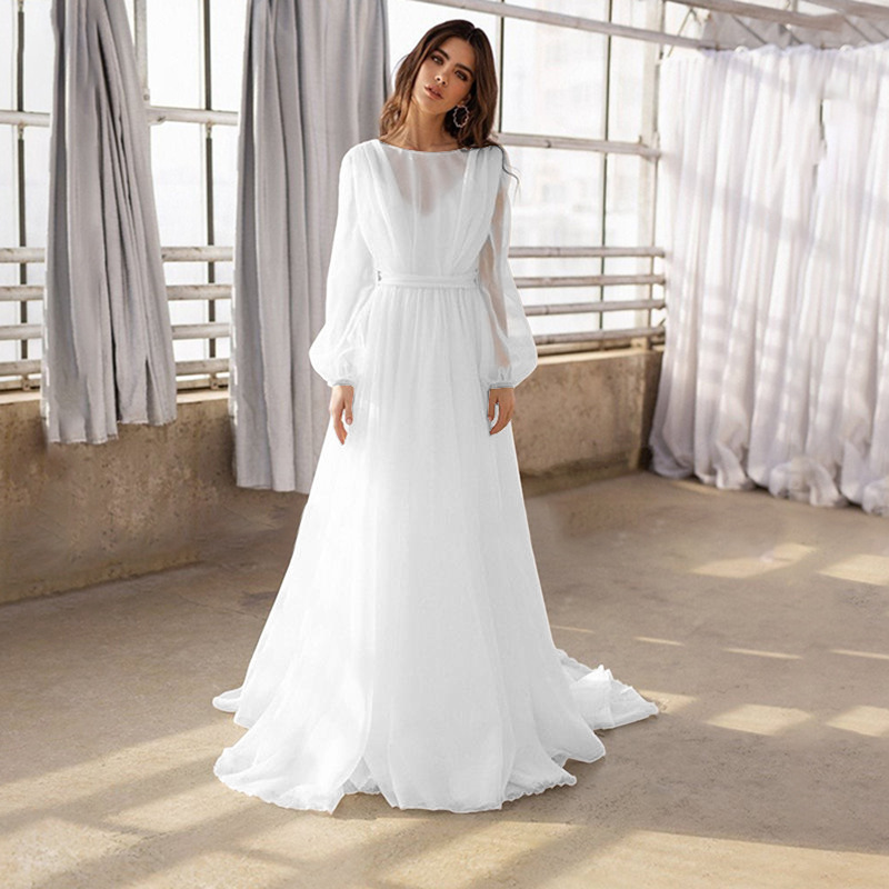French-style Round-neck Long-sleeved Lightweight Wedding Dress With A Fitted Waist photo 3
