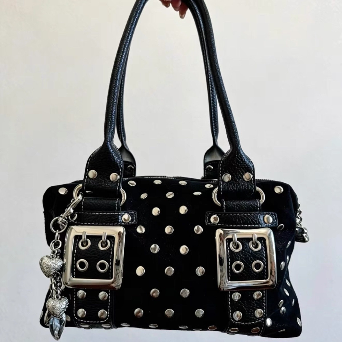 Korean-style Rivet Leather Polka-dot Retro Large-capacity Tote Underarm Bag photo 7