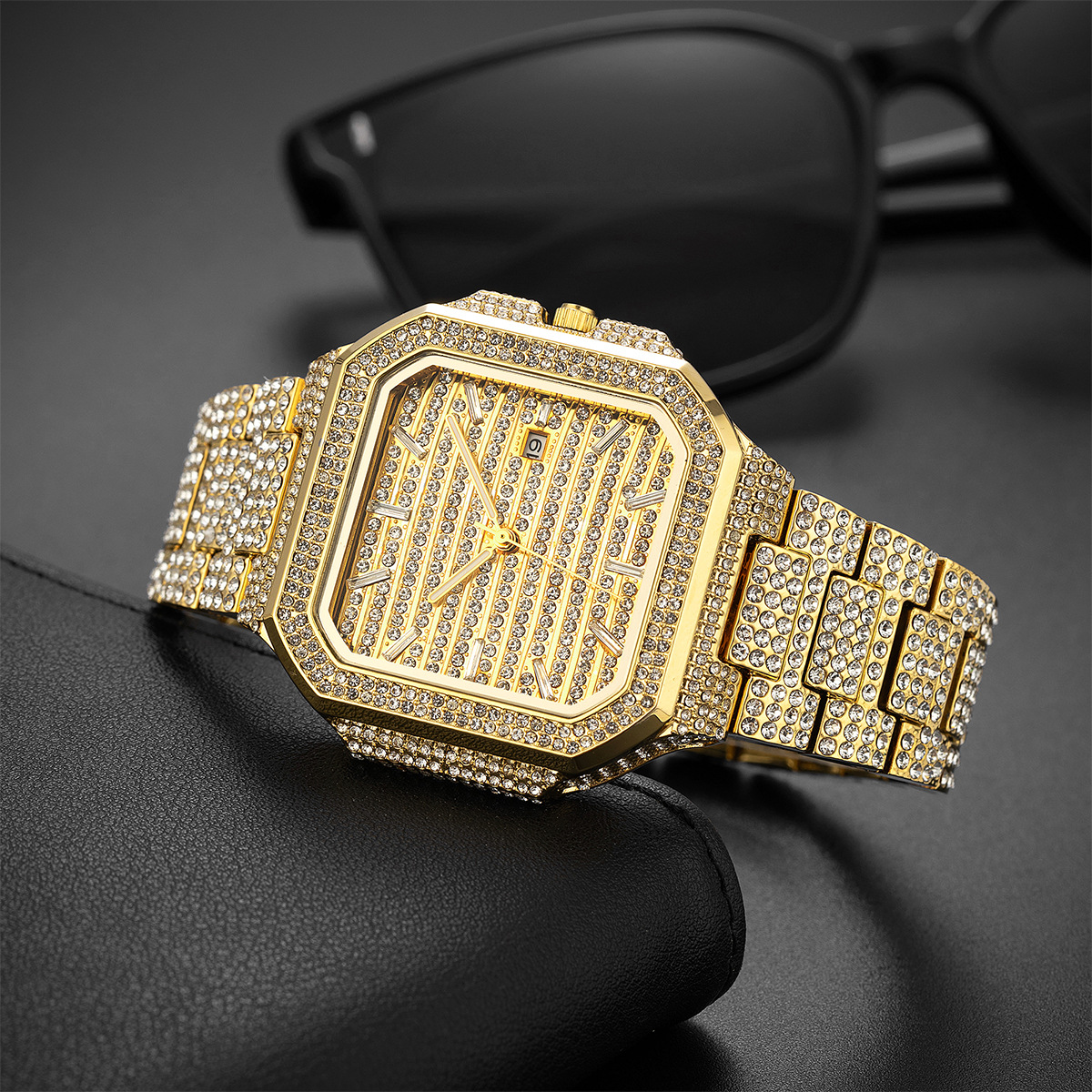 Mens Fashionable Square Diamond-Encrusted Quartz Watch photo 4