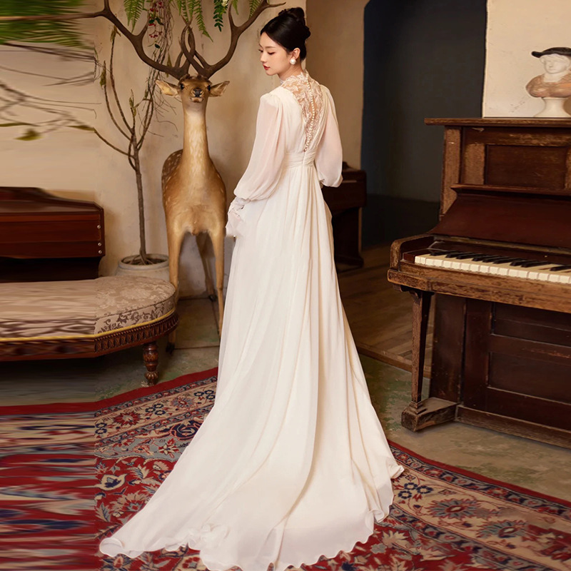 French-style Vintage Lace Stand-collar Light Wedding Dress With Puff Sleeves photo 2