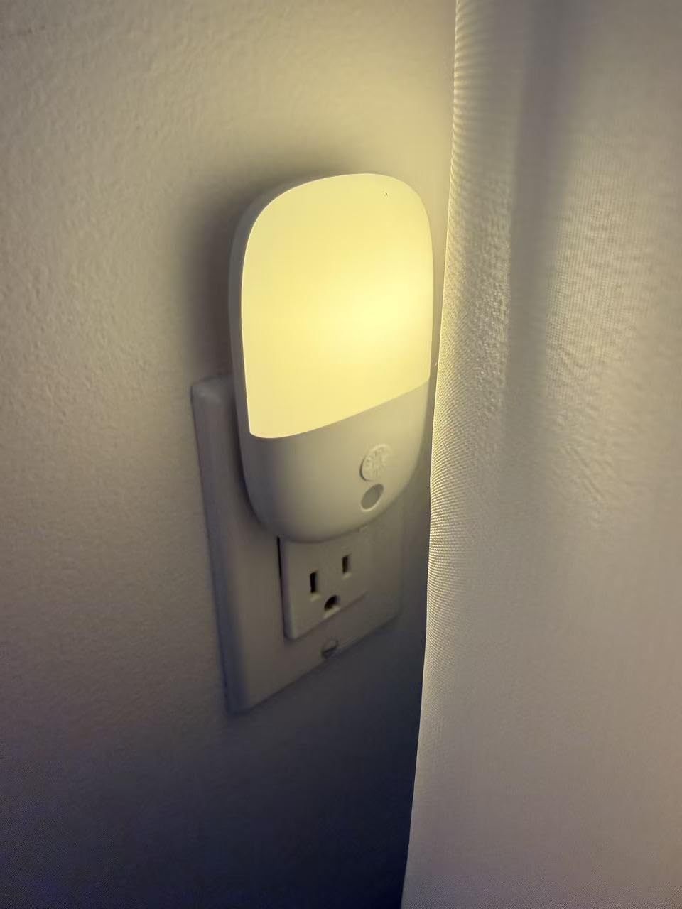 Foldable Plug-in Light-controlled Night Light photo 7