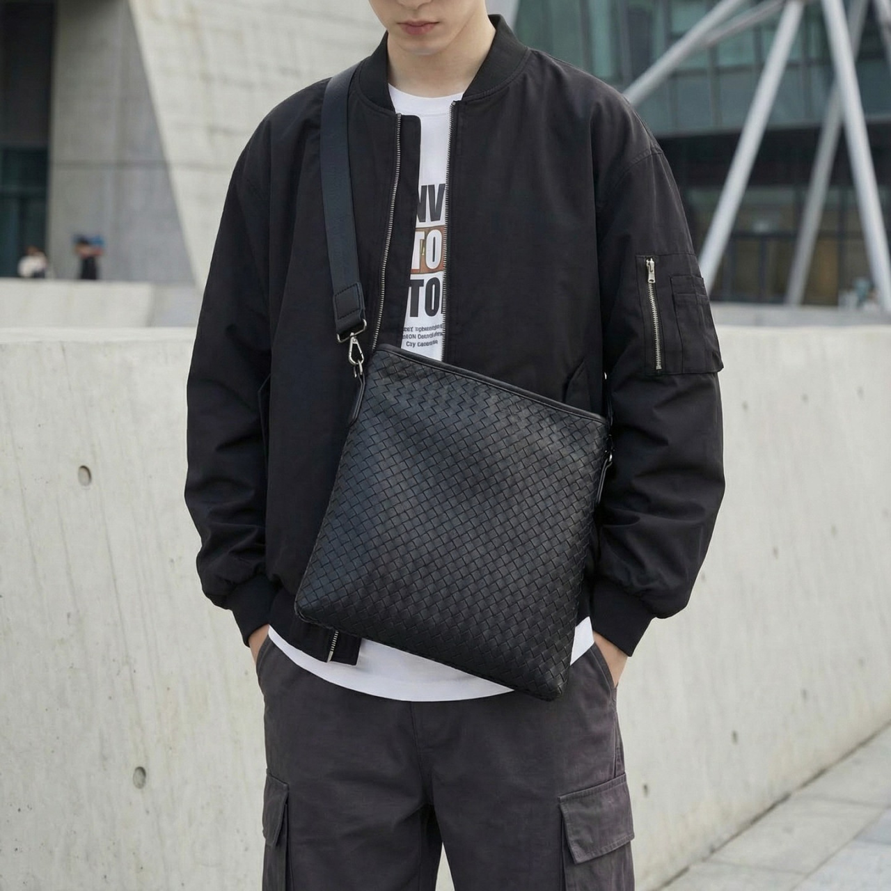 Mens Woven Simple Stylish Versatile Outdoor Travel Crossbody Shoulder Bag photo 5