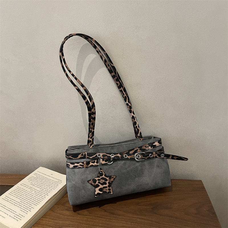 Fashionable And Minimalist Underarm Bag photo 2