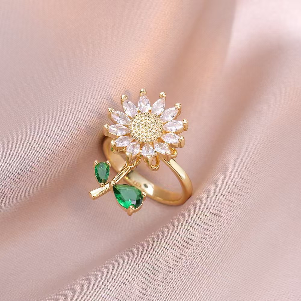 Japanese-Korean Style Swivel Sunflower Zircon Necklace photo 5