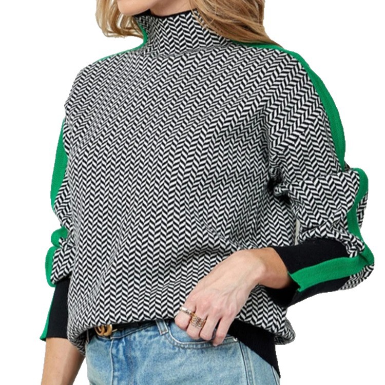 Retro-patterned Contrast-color Bottoming Shirt photo 2