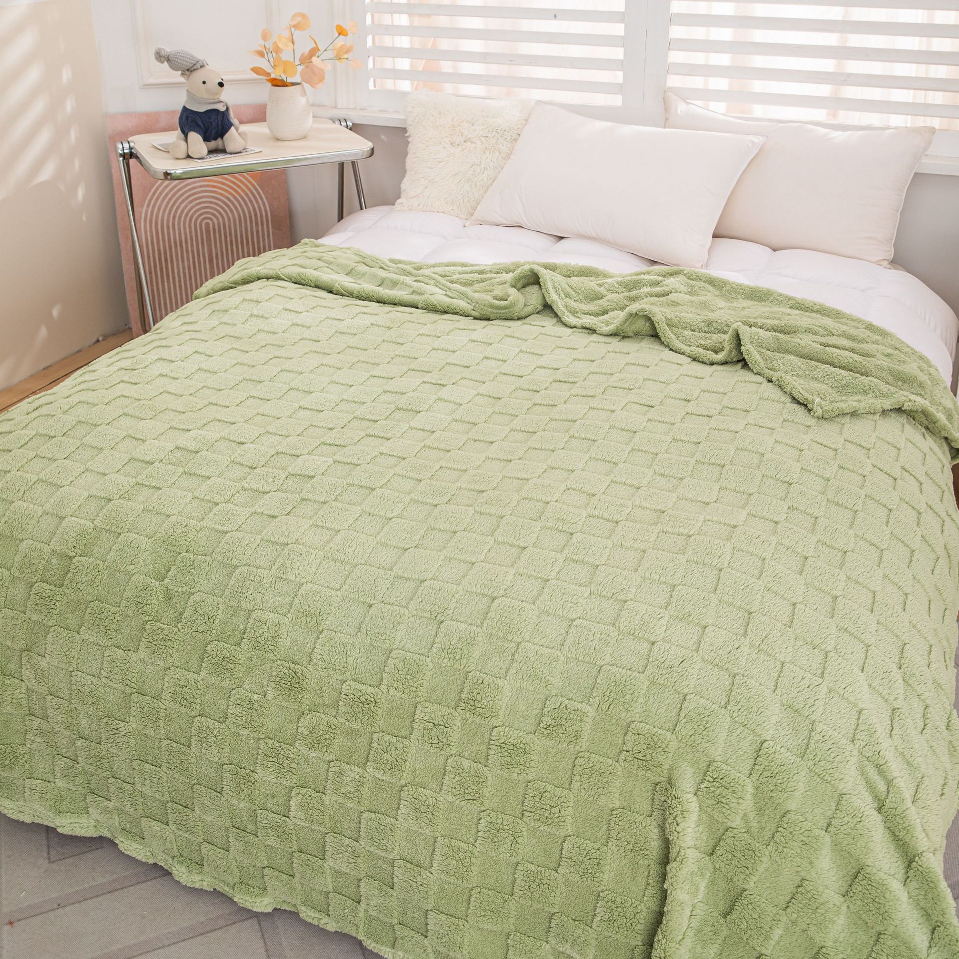 Thickened Taffeta-plaid Nap Coral Fleece Blanket photo 1