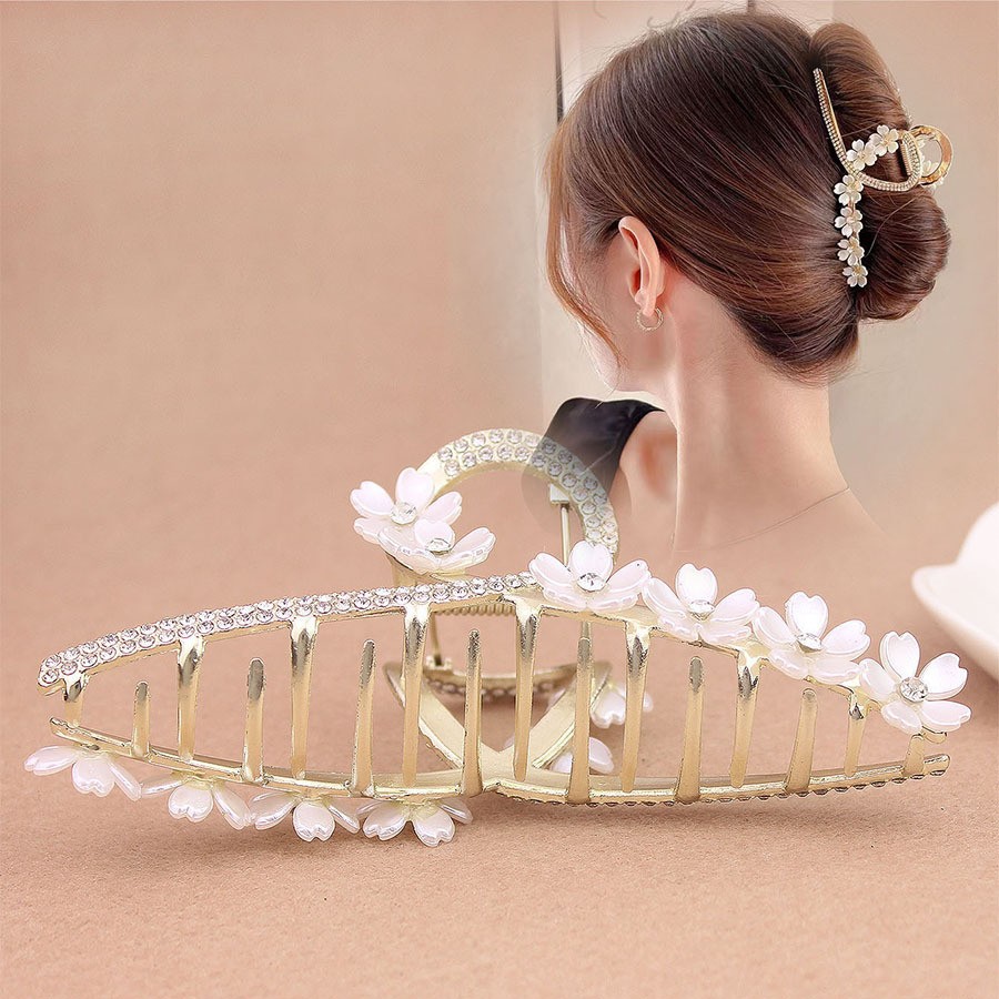 New Heart-shaped Metal Hair Clip With A Gold Trim For The Back Of The Head photo 1