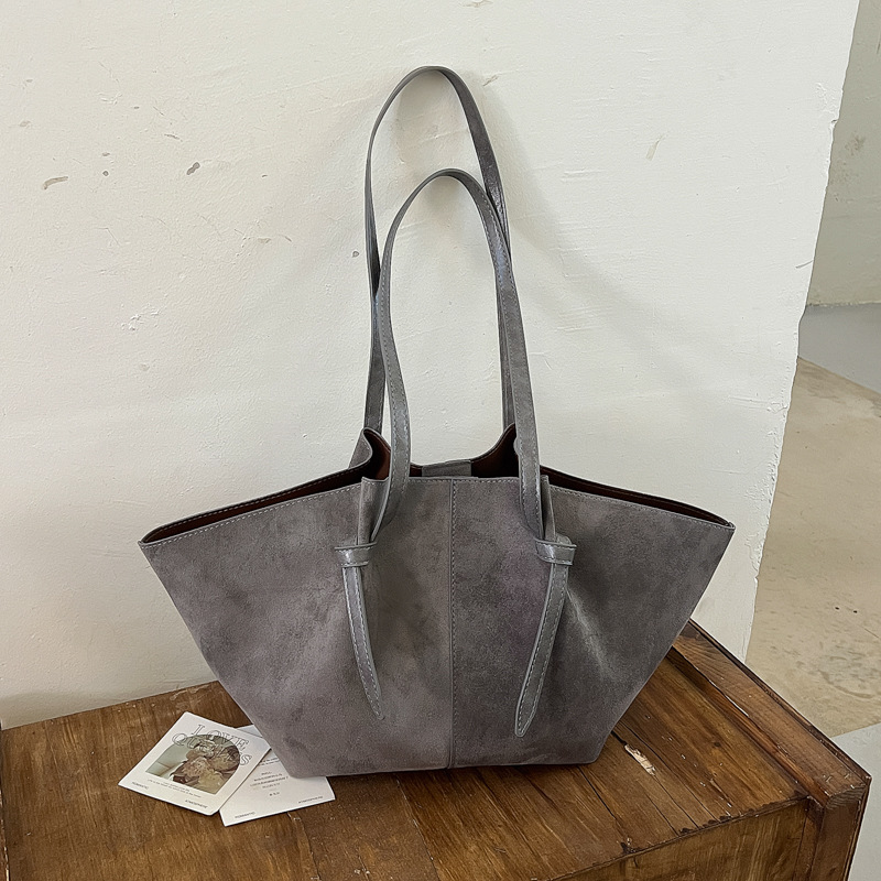 Womens Large-Capacity Casual Matte-Effect Under-Arm Bucket Bag photo 6