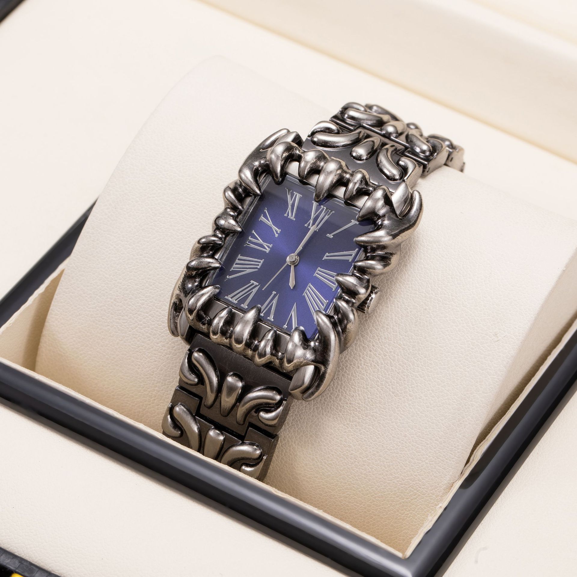 European And American Style Retro Personalized Embossed Irregular Shaped Pointed Claw Mens Watch photo 6