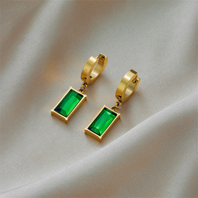 Blade Chain Advanced Sense Of Light Luxury Emerald Zircon Pendant photo 2