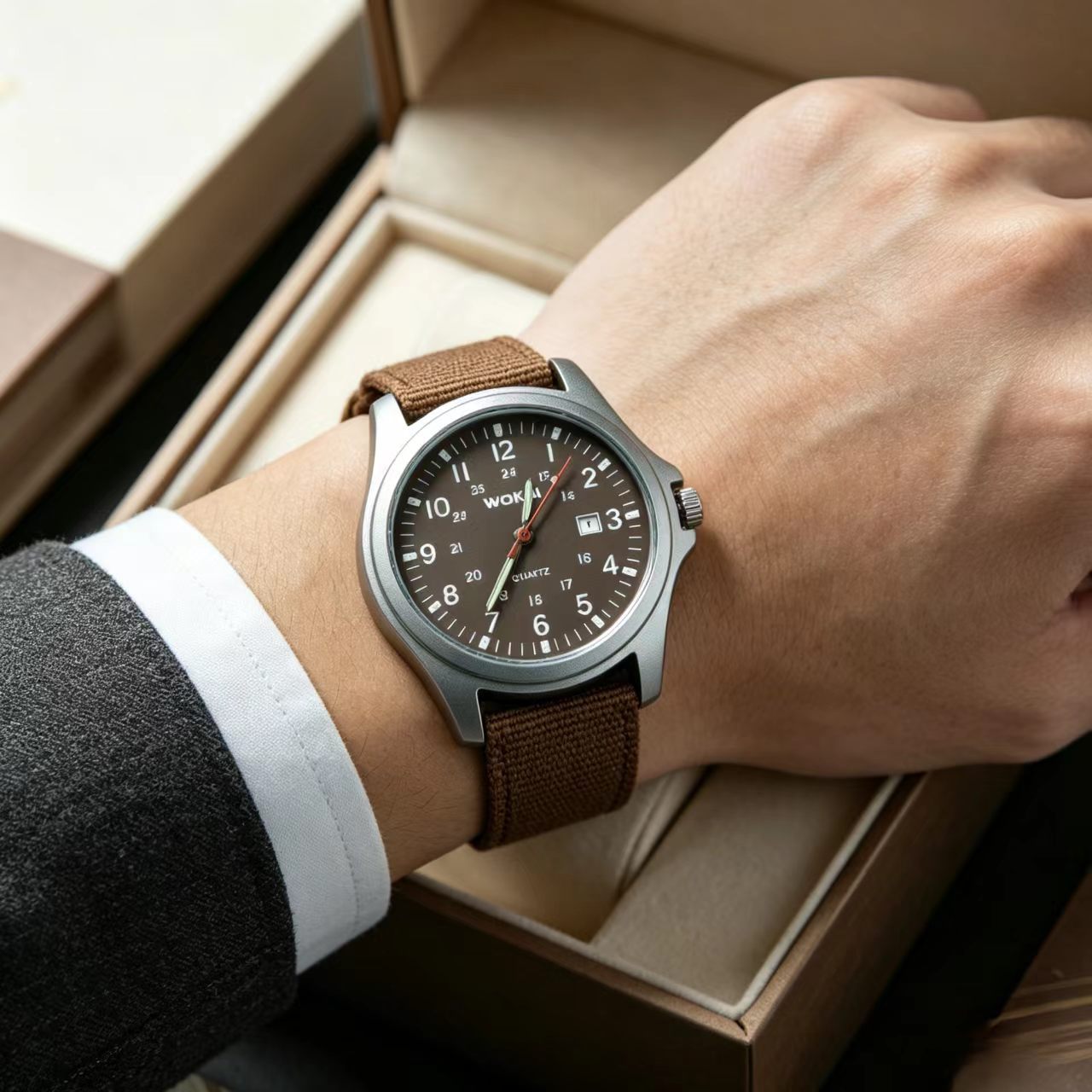 Sporty Nylon Strap Mens Quartz Watch Minimalist Design photo 6