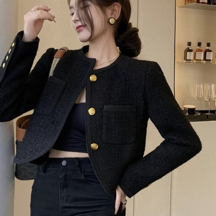 Long-sleeved, Short, Single-breasted Black Coat photo 2