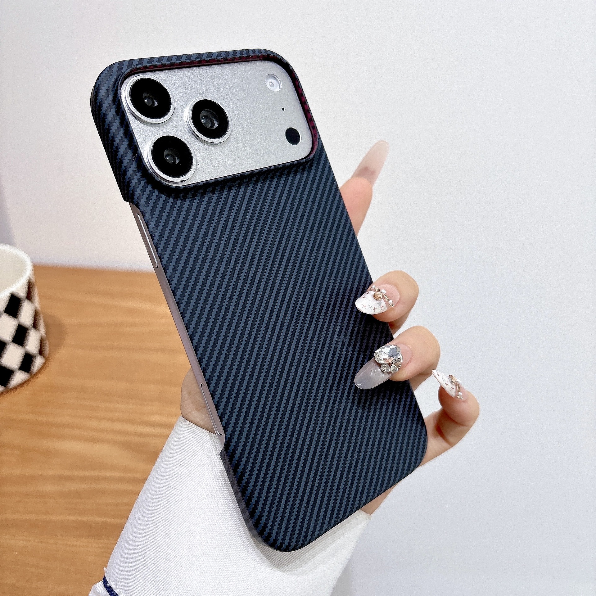 Compatible With The 18 Pro Max Carbon Fiber Magnetic Phone Case photo 3