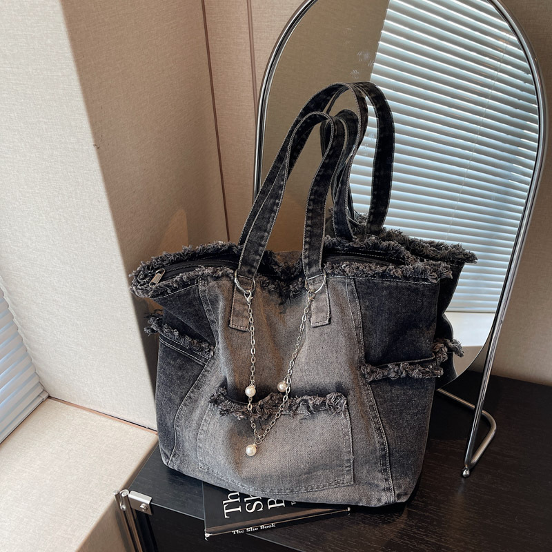 Versatile High-capacity Minimalist Ombre Denim Shoulder Bag photo 5