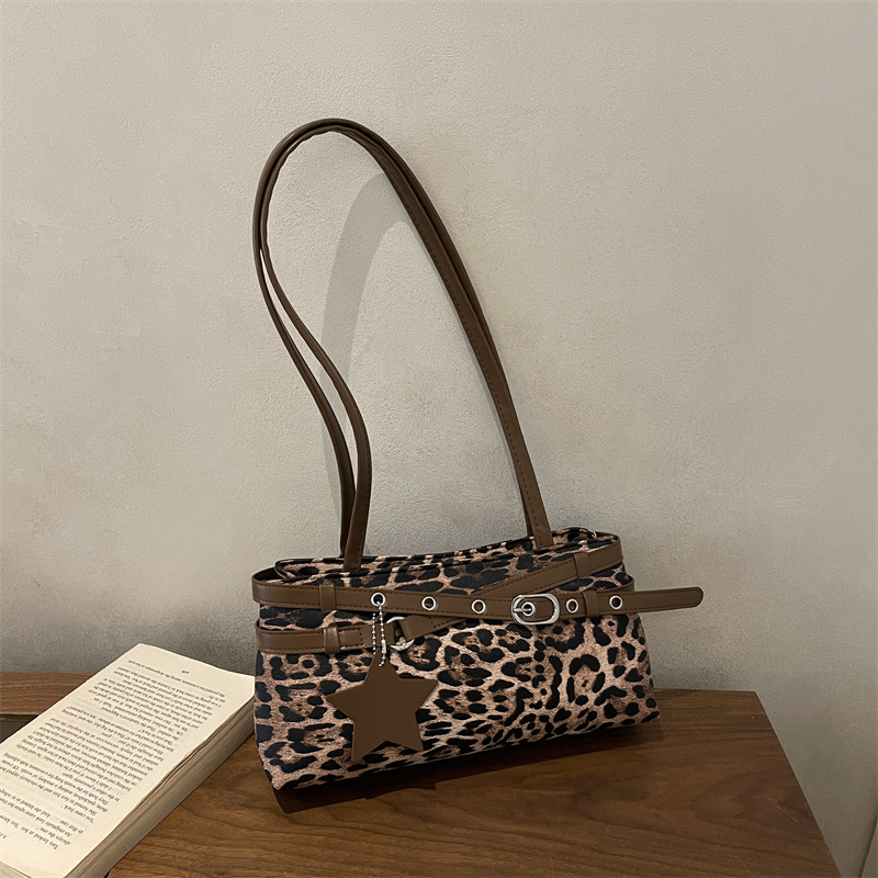 Fashionable And Minimalist Underarm Bag photo 6