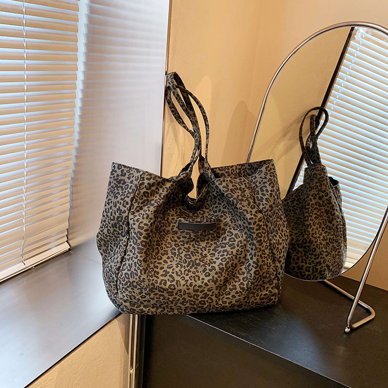 Leopard Print Nylon Large Capacity Tote Bag photo 5