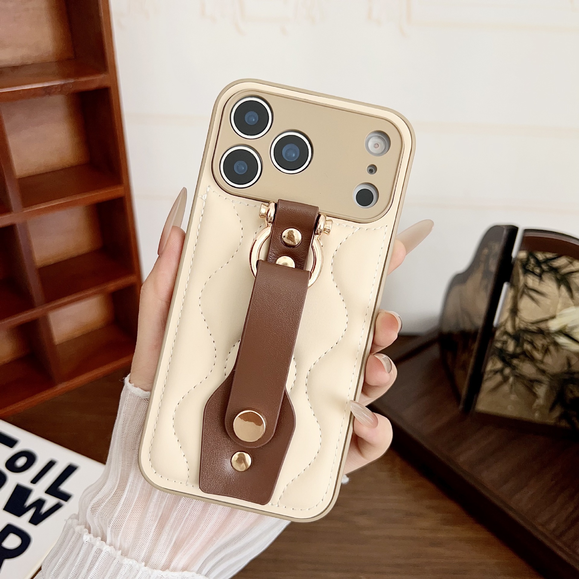Sophisticated Coffee-colored Pearl-bracelet Phone Case photo 3
