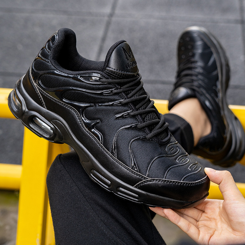 Lightweight Non-slip Smash-resistant Wear-resistant Low-top Sneakers photo 2