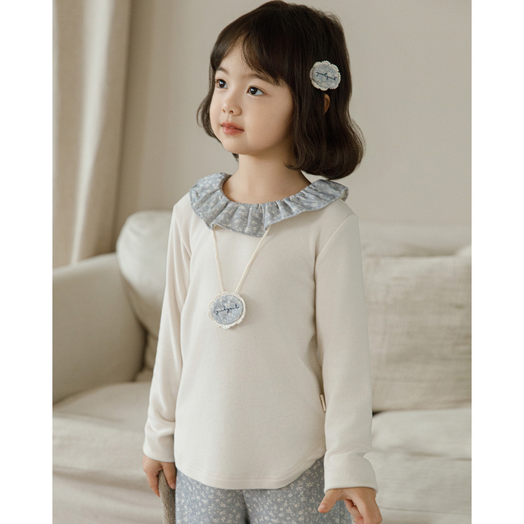 Floral Blouse With A Ruffled Neckline photo 3