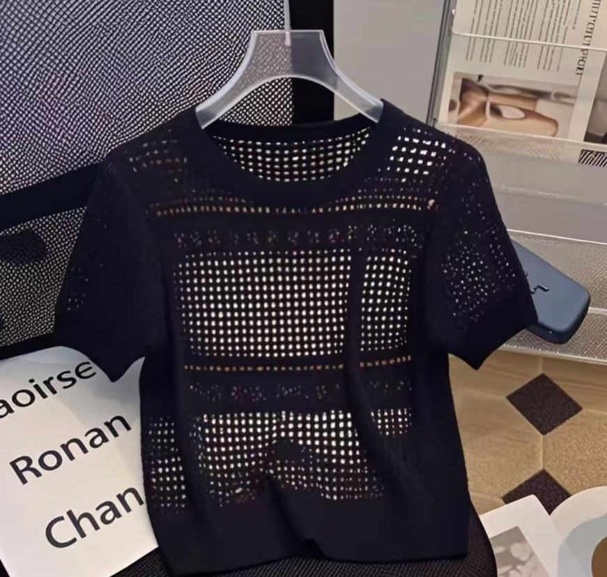 Figure-flattering Round-neck Chanel-style Hollow-out Short-sleeve Top photo 5