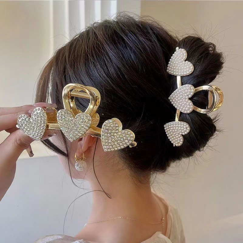 New Heart-shaped Metal Hair Clip With A Gold Trim For The Back Of The Head photo 2
