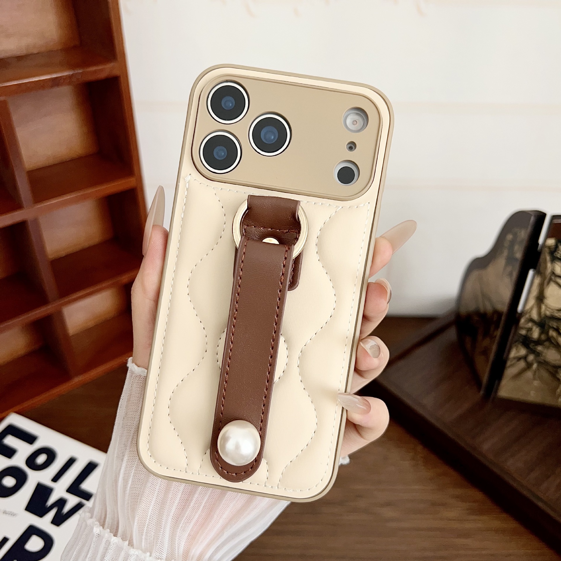 Sophisticated Coffee-colored Pearl-bracelet Phone Case photo 4