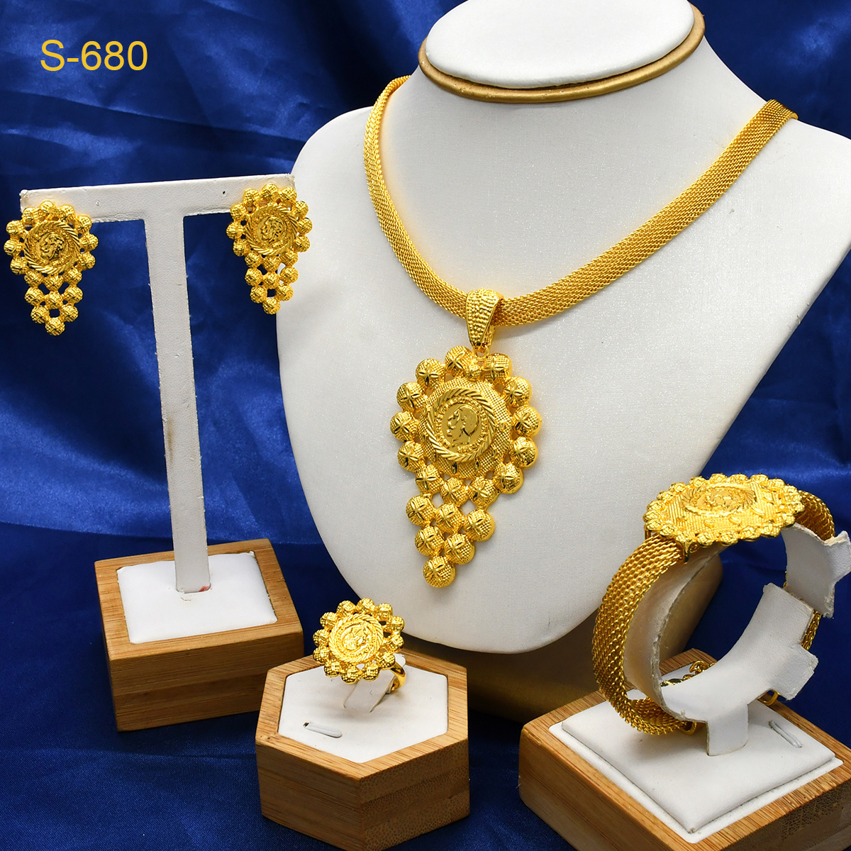 European And American Fashion Necklace Earring Bracelet Four-piece Ring Set photo 3