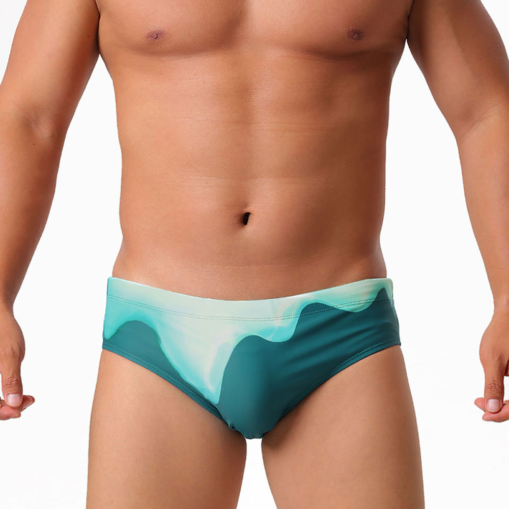 Gradient Flowing-print Triangle Swim Trunks Fashionable photo 3