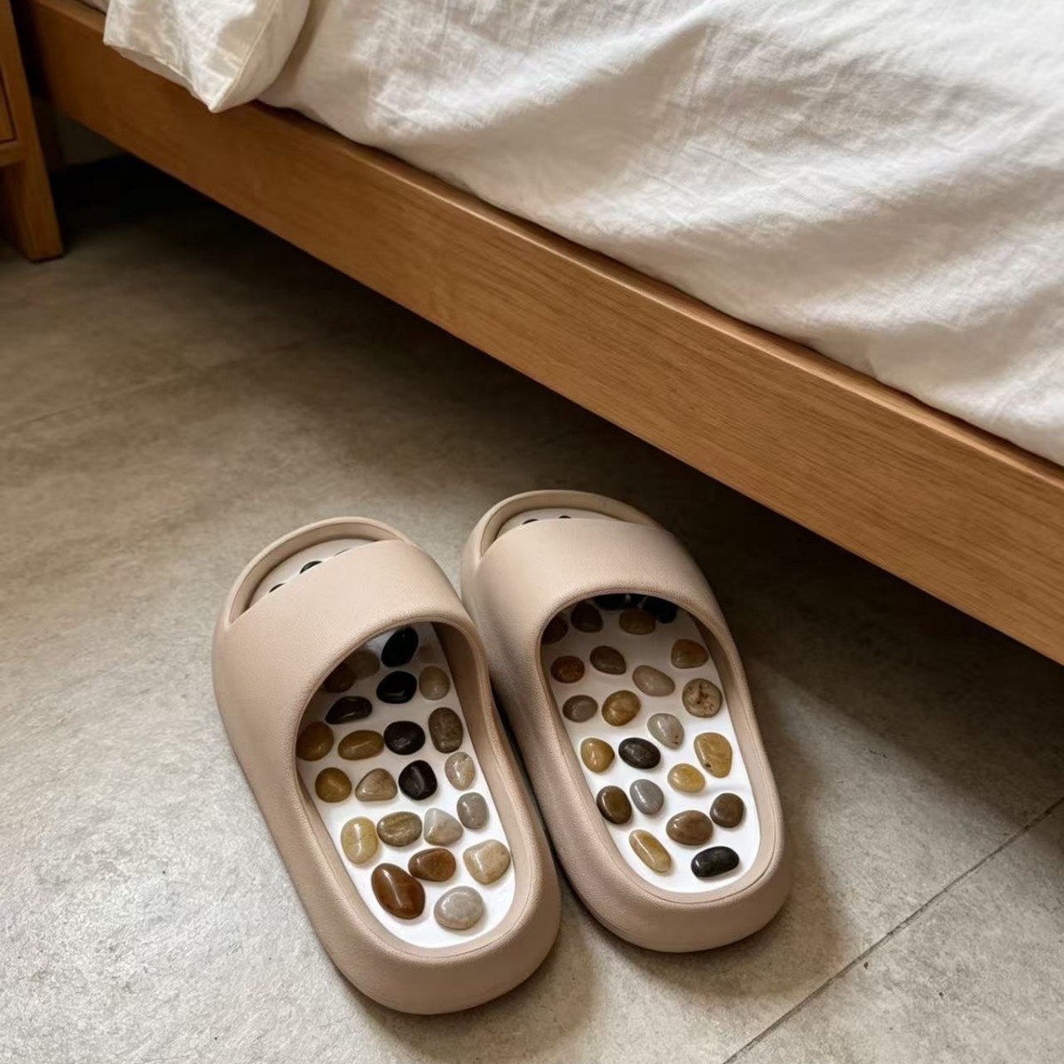 Pebble Massage Slippers With A Height-increasing Design For Home Use photo 3