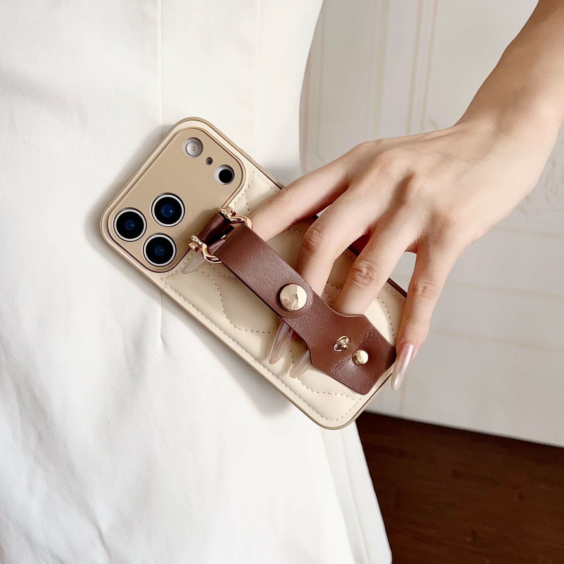 Sophisticated Coffee-colored Pearl-bracelet Phone Case photo 1