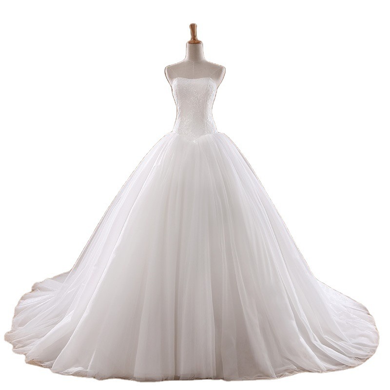 Simple And Elegant Strapless Lace Wedding Dress photo 5