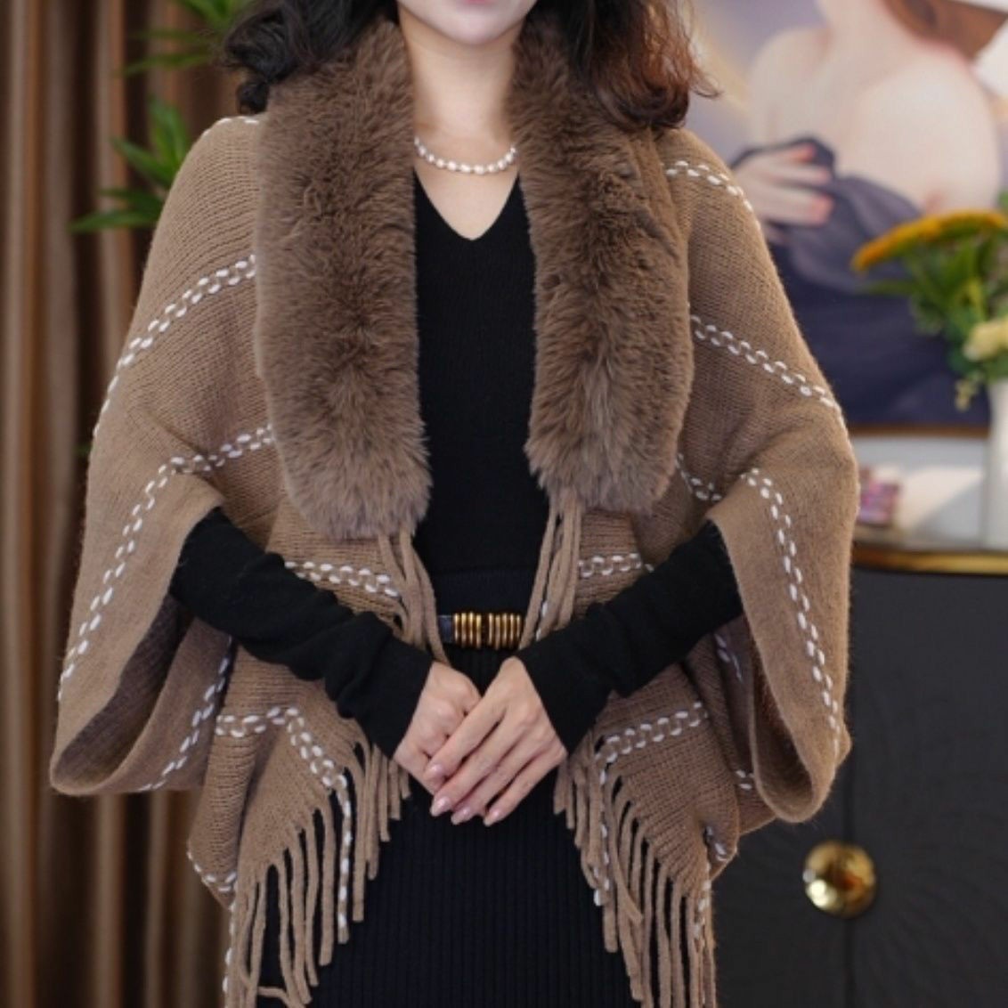 New Knitted Shawl With A Fur Collar And Tassels photo 1