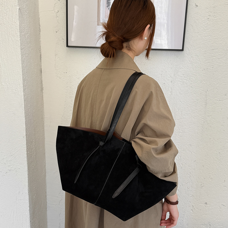 Womens Large-Capacity Casual Matte-Effect Under-Arm Bucket Bag photo 7