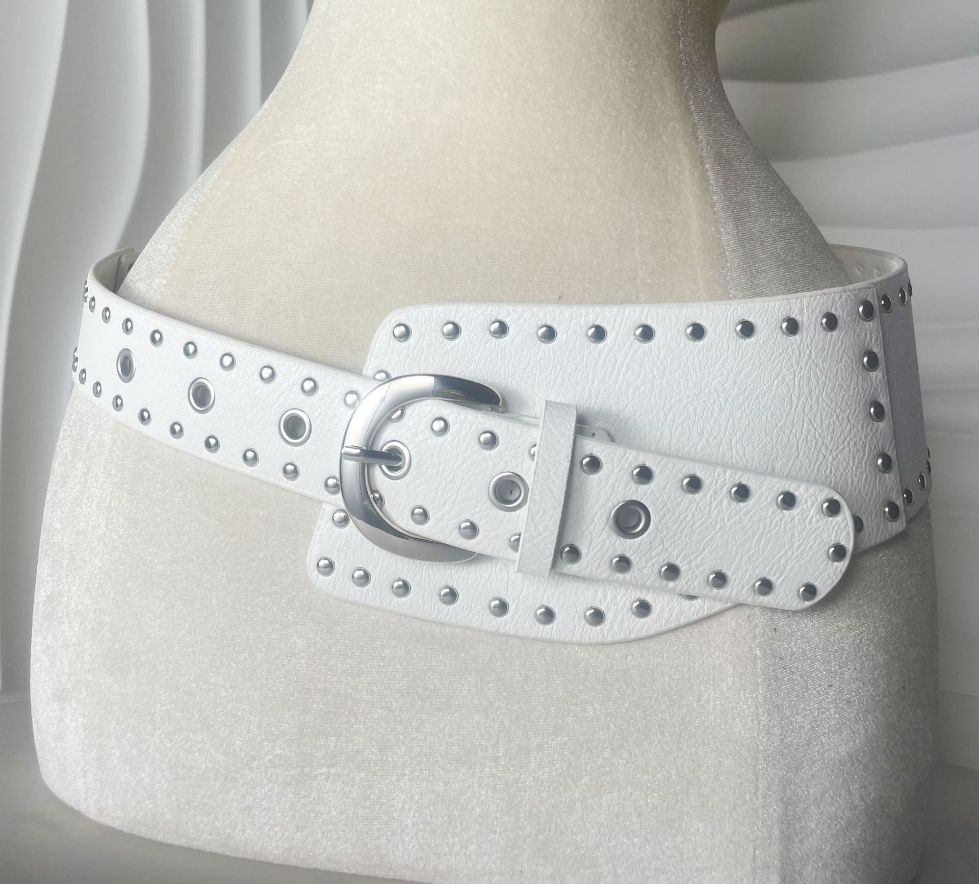 Women's New Curved Small-buckle Waist Cincher photo 7