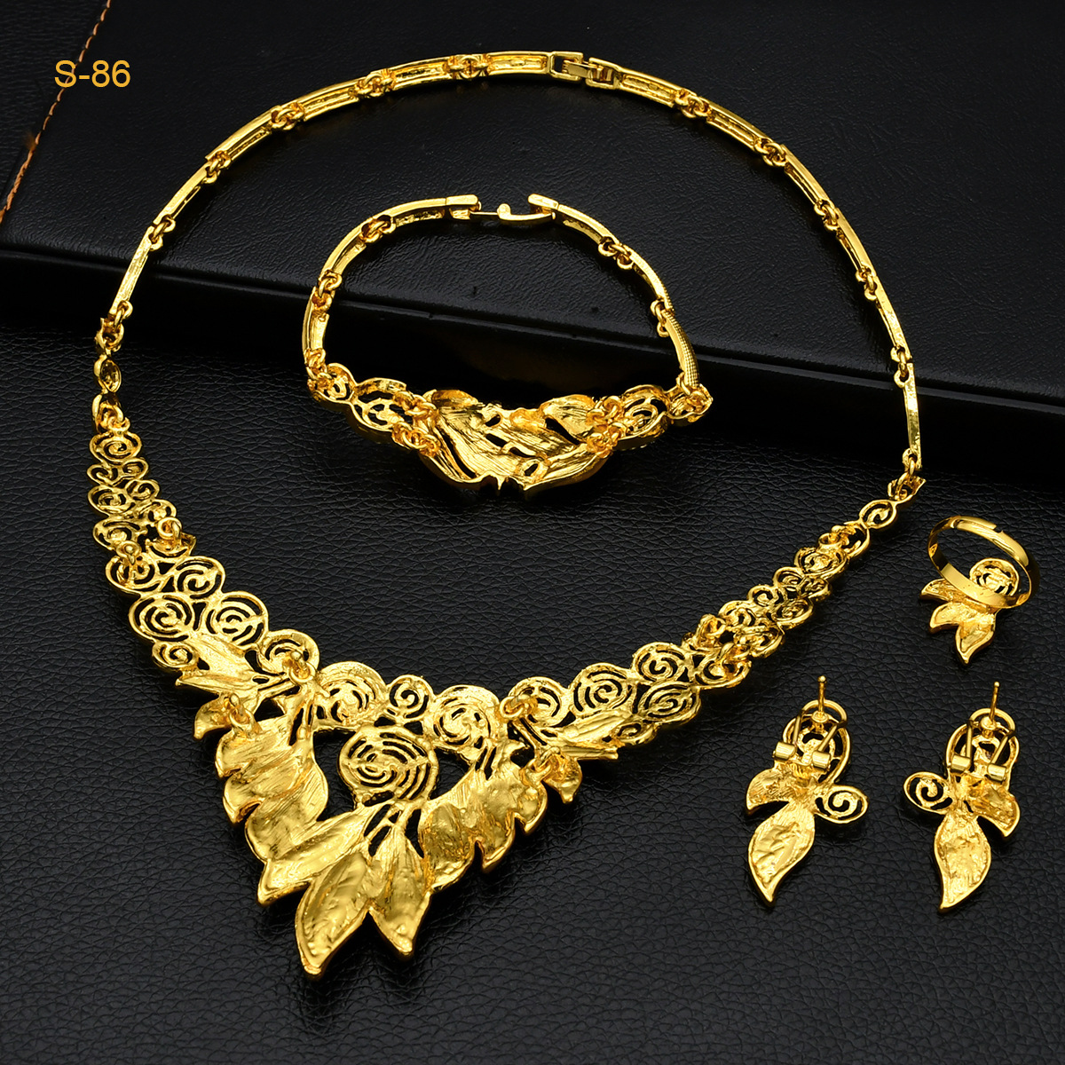 Women's Saudi Bridal Necklace Bracelet Earrings Four-piece Ring Set photo 5