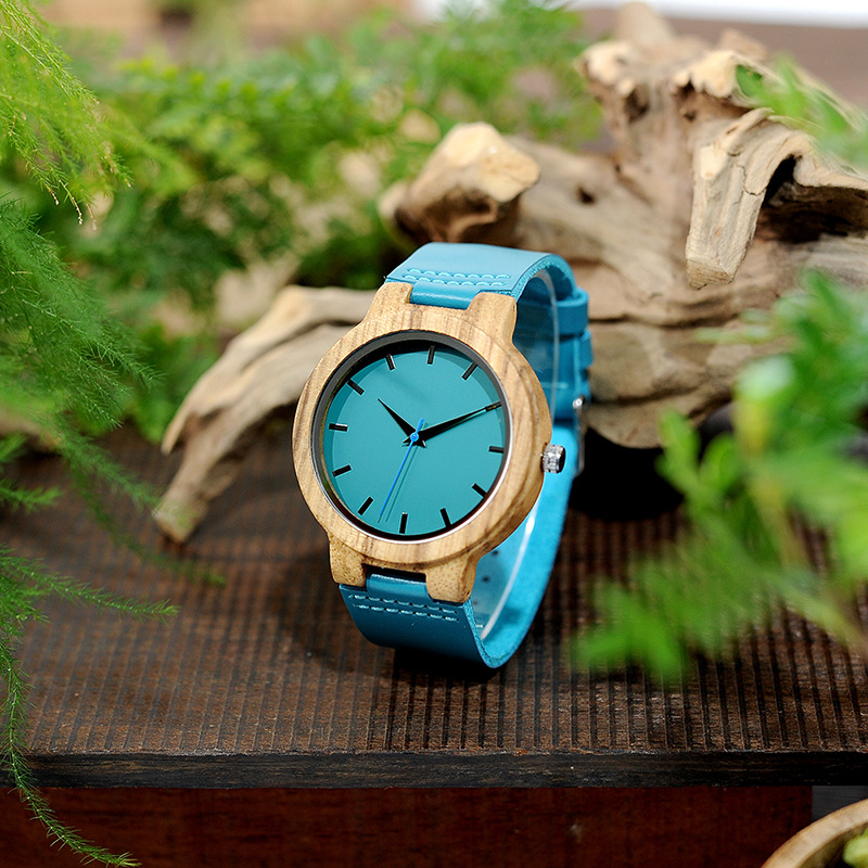 Simple Wooden Watch As A Birthday Gift For Students photo 2
