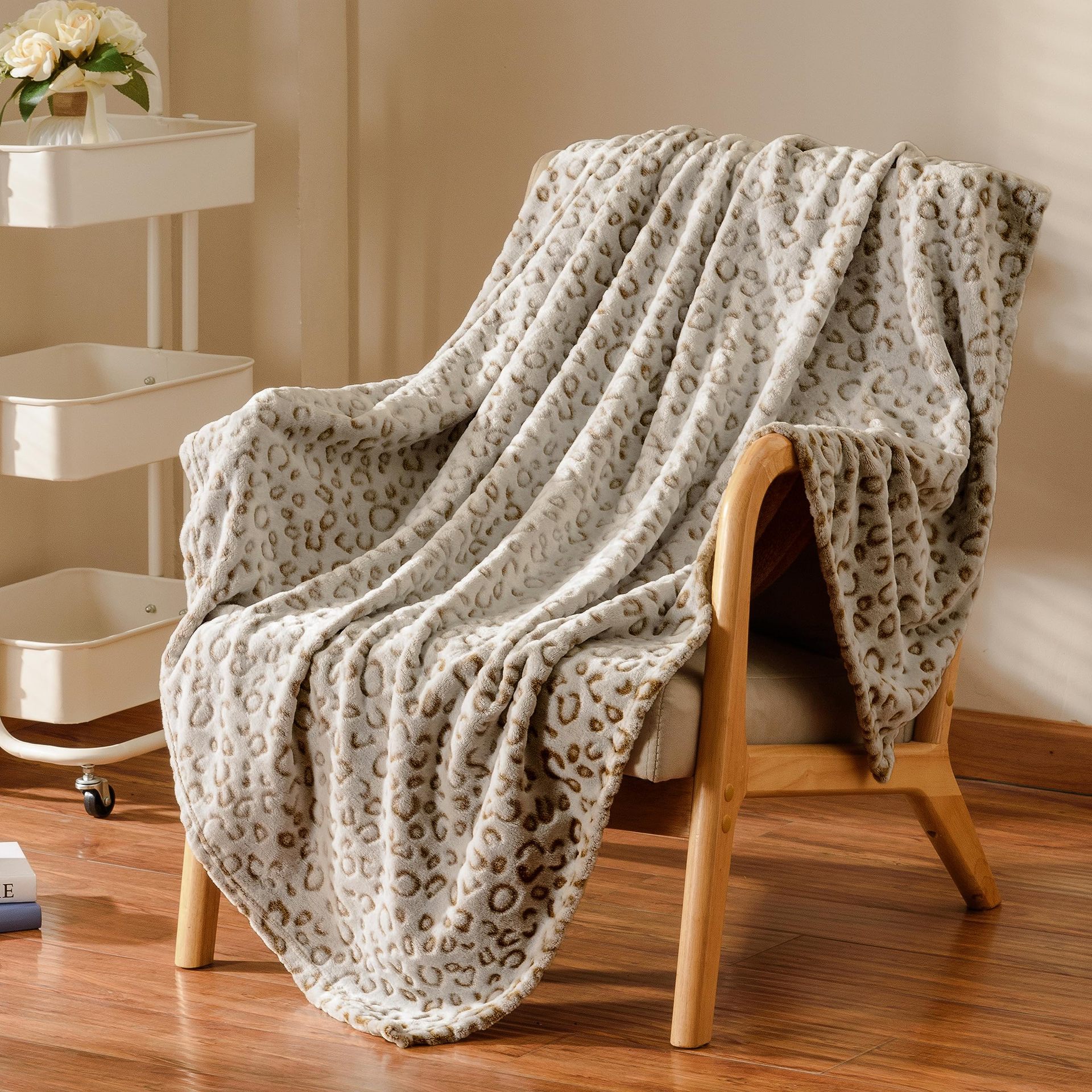 Classic Leopard-print Flannel Blanket Modern Style photo 4