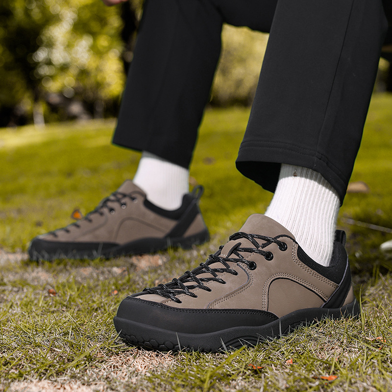 Wear-resistant Hiking Outdoor Climbing Shoes photo 1