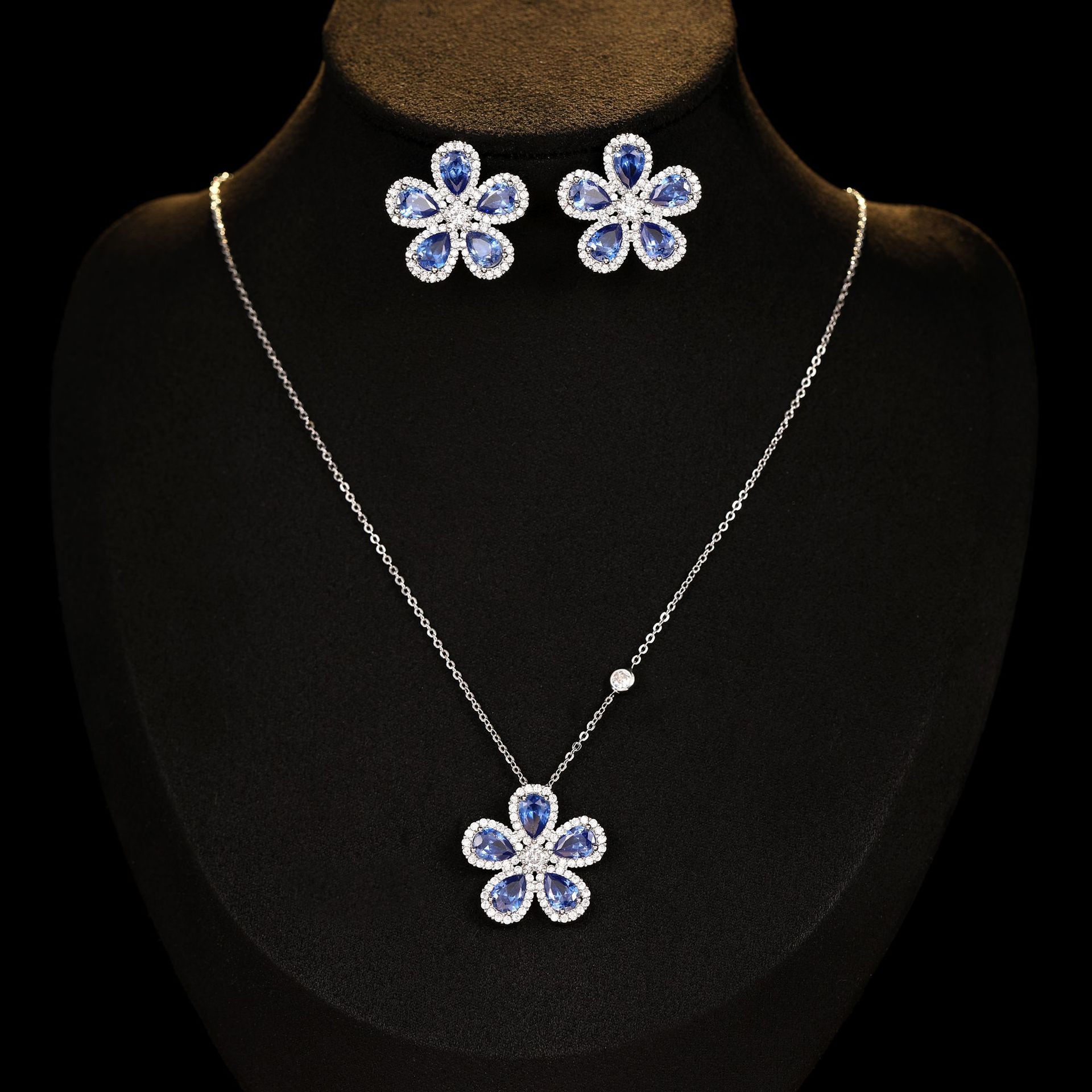 High-grade Jewelry Suit Micro Inlaid Zircon Sunflower Ear Stud Necklace A Set Of Elegant Jewelry photo 5