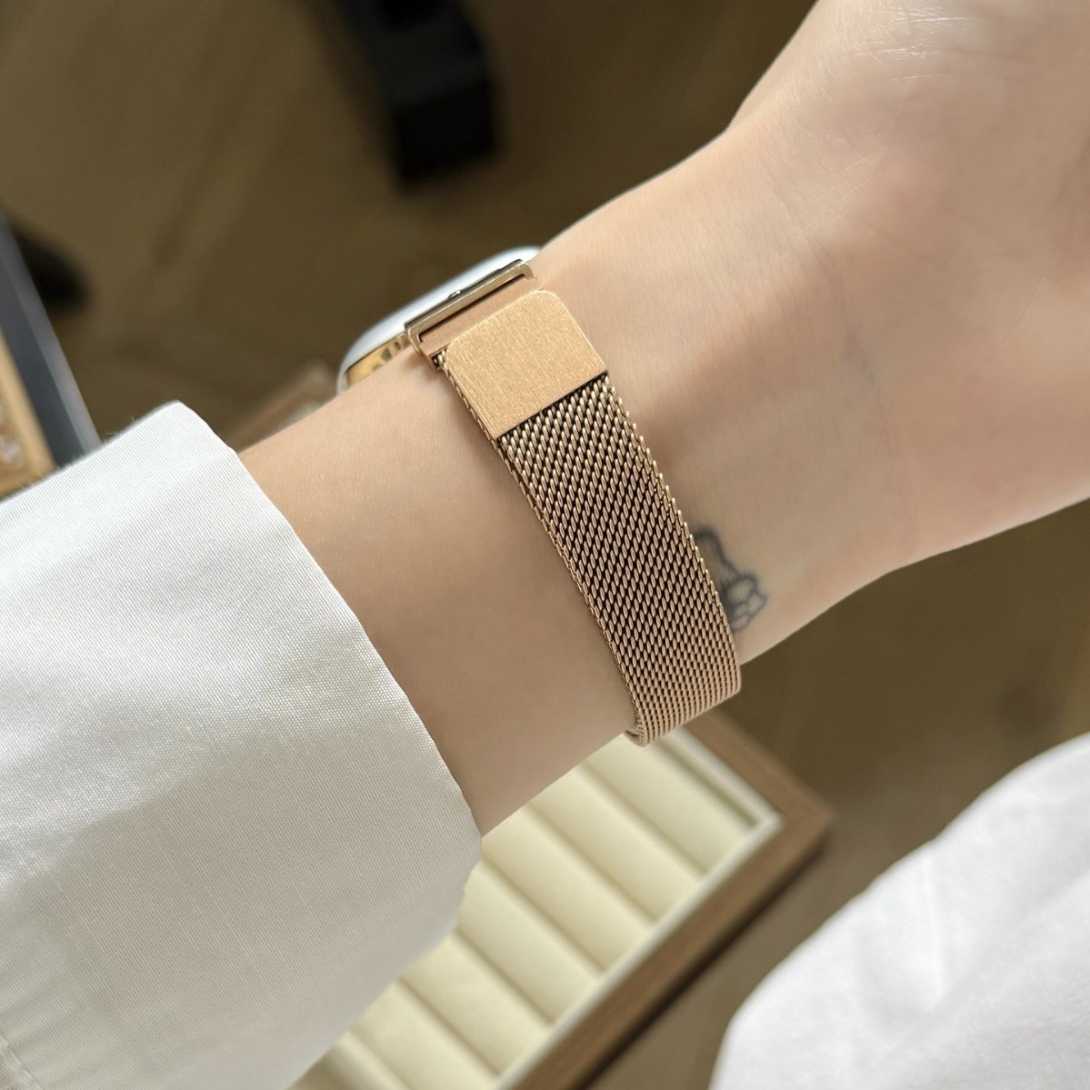 Butterfly-clasp Metal Milanese Magnetic Watch Strap photo 3