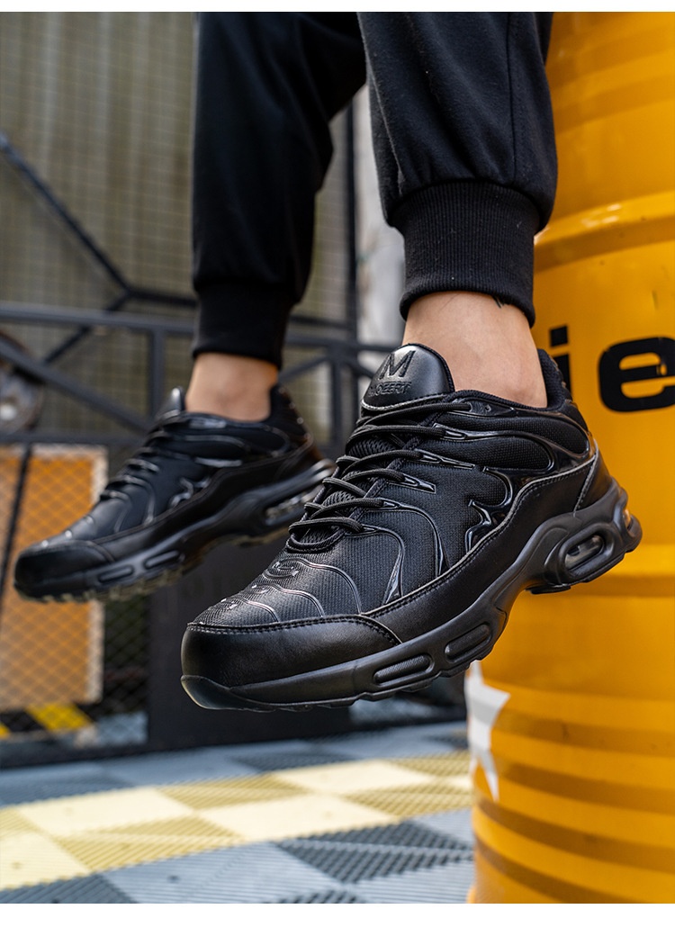 Lightweight Non-slip Smash-resistant Wear-resistant Low-top Sneakers photo 3