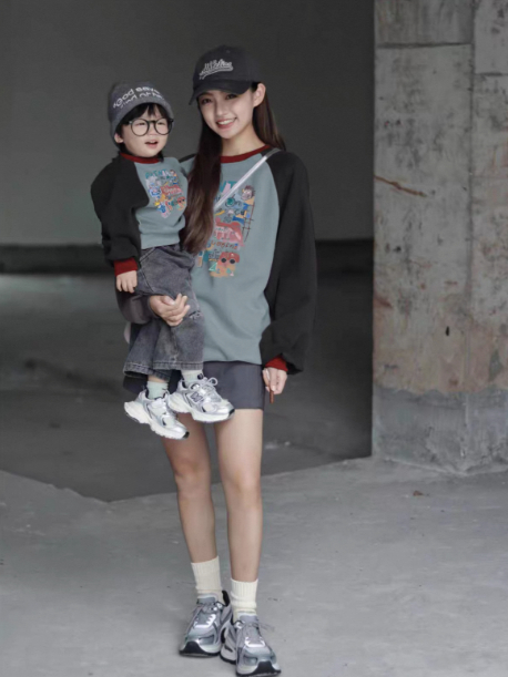 Color-block Raglan Hoodie For Parents And Kids Versatile And Easy To Style photo 3