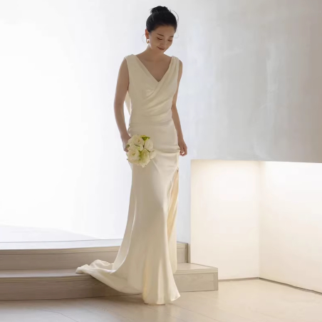 Fish-tail Outdoor White Ethereal Forest-style V-neck Gown photo 1