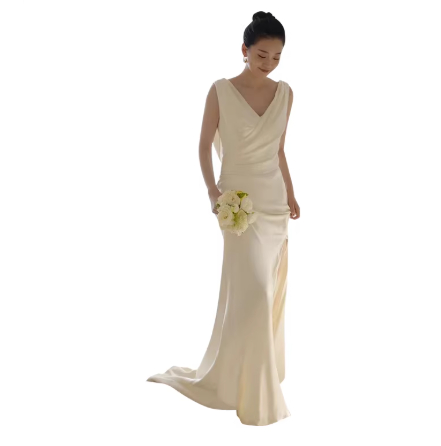 Fish-tail Outdoor White Ethereal Forest-style V-neck Gown photo 4