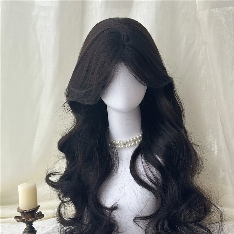 Seamless Blunt Bangs Paired With Large Waves Wig photo 1