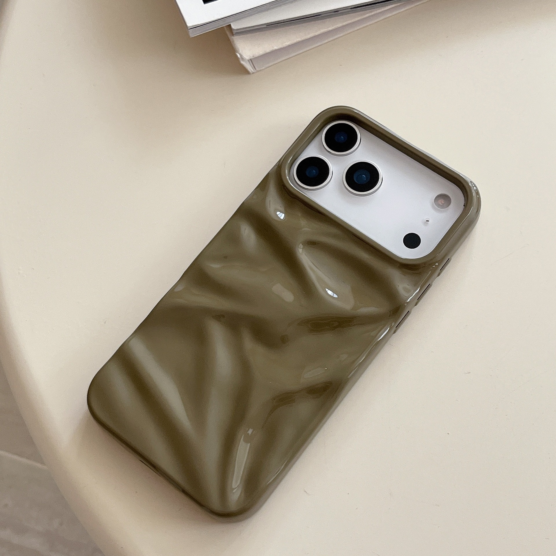 Three-dimensional Pleated Pattern Autumn And Winter Color Phone Case photo 2