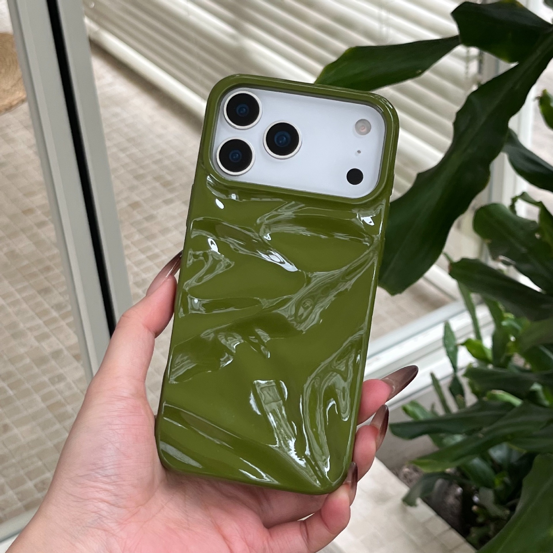 Three-dimensional Pleated Pattern Autumn And Winter Color Phone Case photo 3