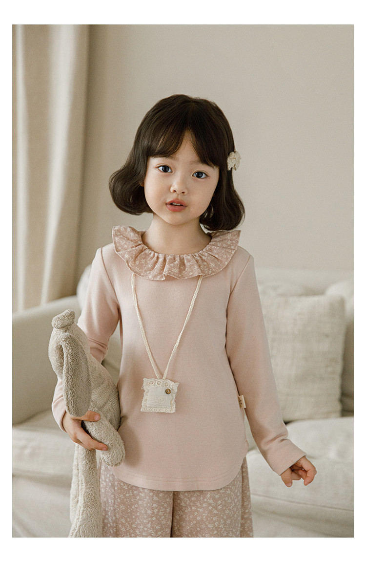 Floral Blouse With A Ruffled Neckline photo 5